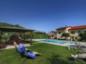 Spacious Farmhouse in Castiglion Fiorentino with Pool